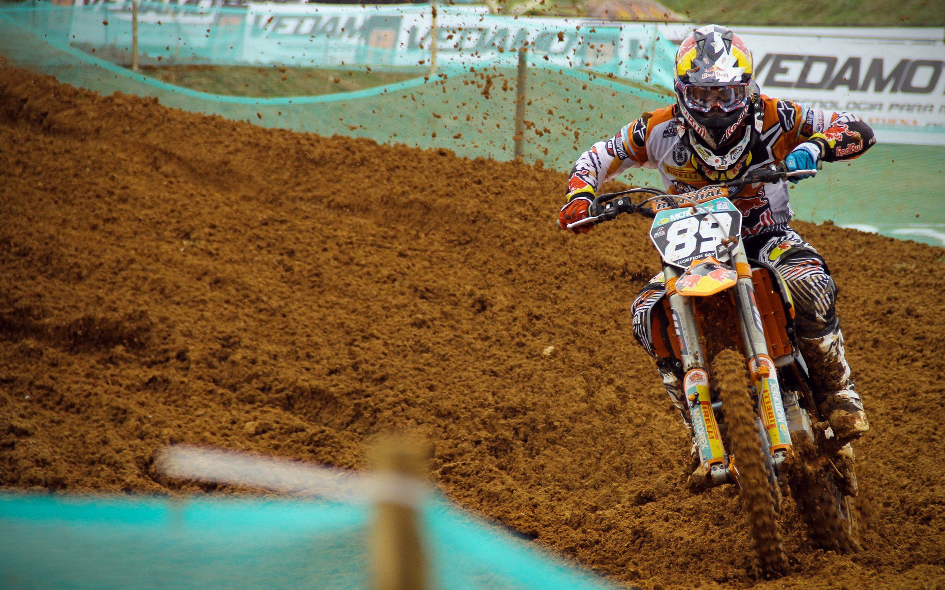 青少年“拼搏梦想”篮球故事征集活动在全国多地火热进行，弘扬励志精神